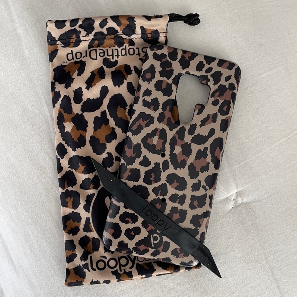 Loopy phone case**ON HOLD FOR REBECCABENGE**